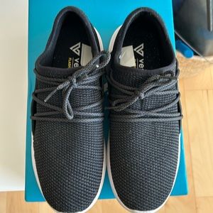 Vessi Rain Shoes - Women’s CityScape in Midnight Black, Size 8, gently used